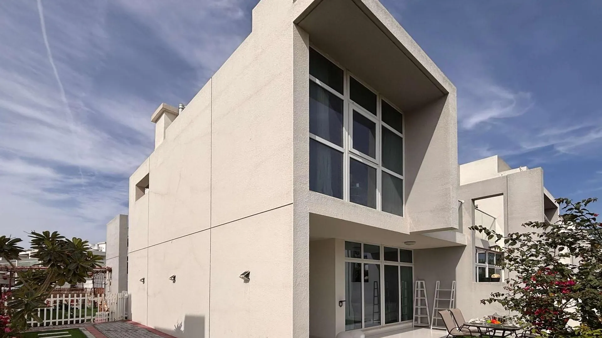 Frank Porter - Albizia Damac Hills 2 location