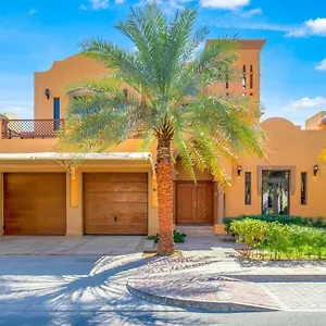 Villa Fam Living - Palm Jumeirah - With Private Pool, Dubai