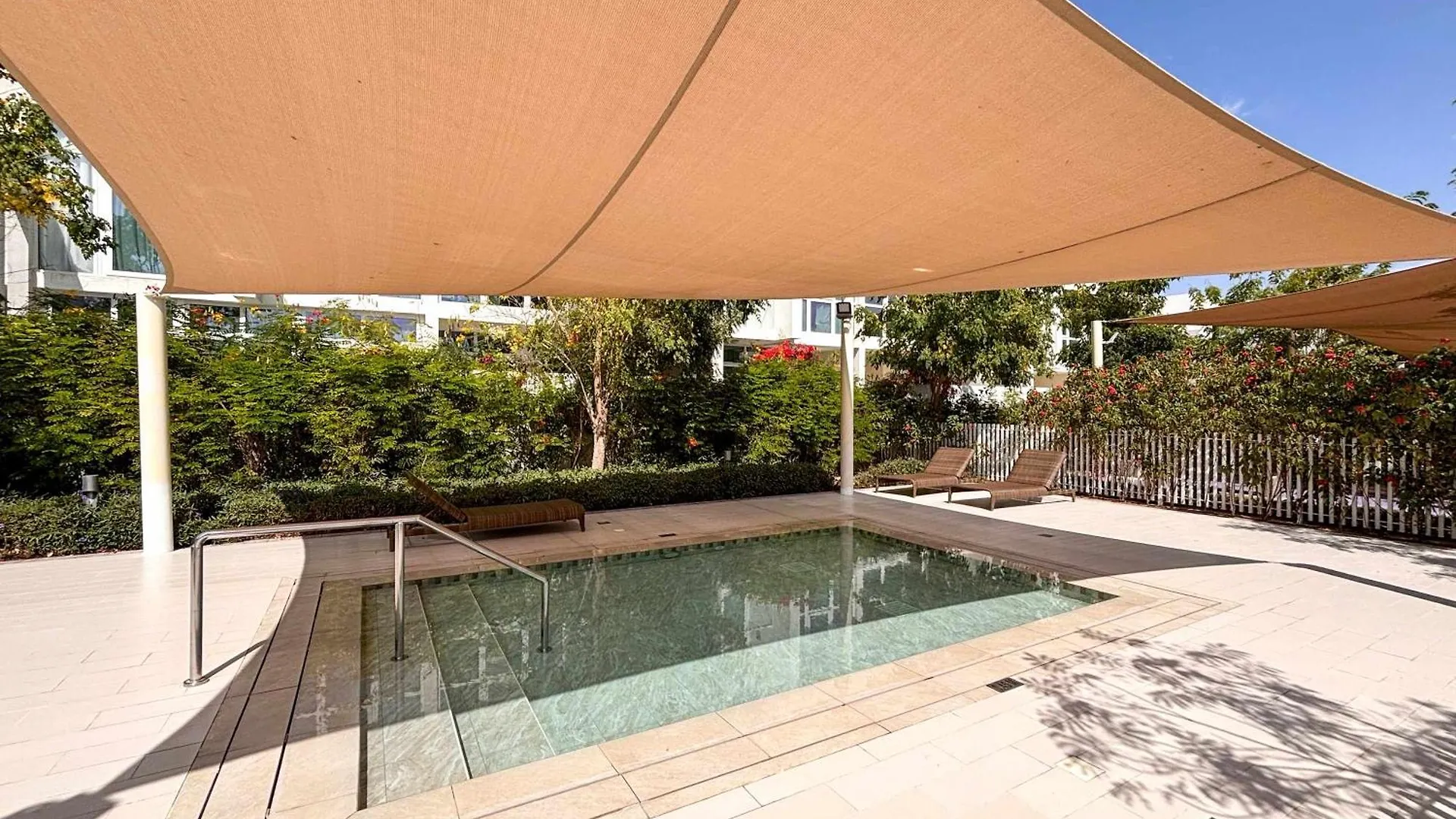 Frank Porter - Albizia Damac Hills 2 دبي الإمارات العربية المتحدة