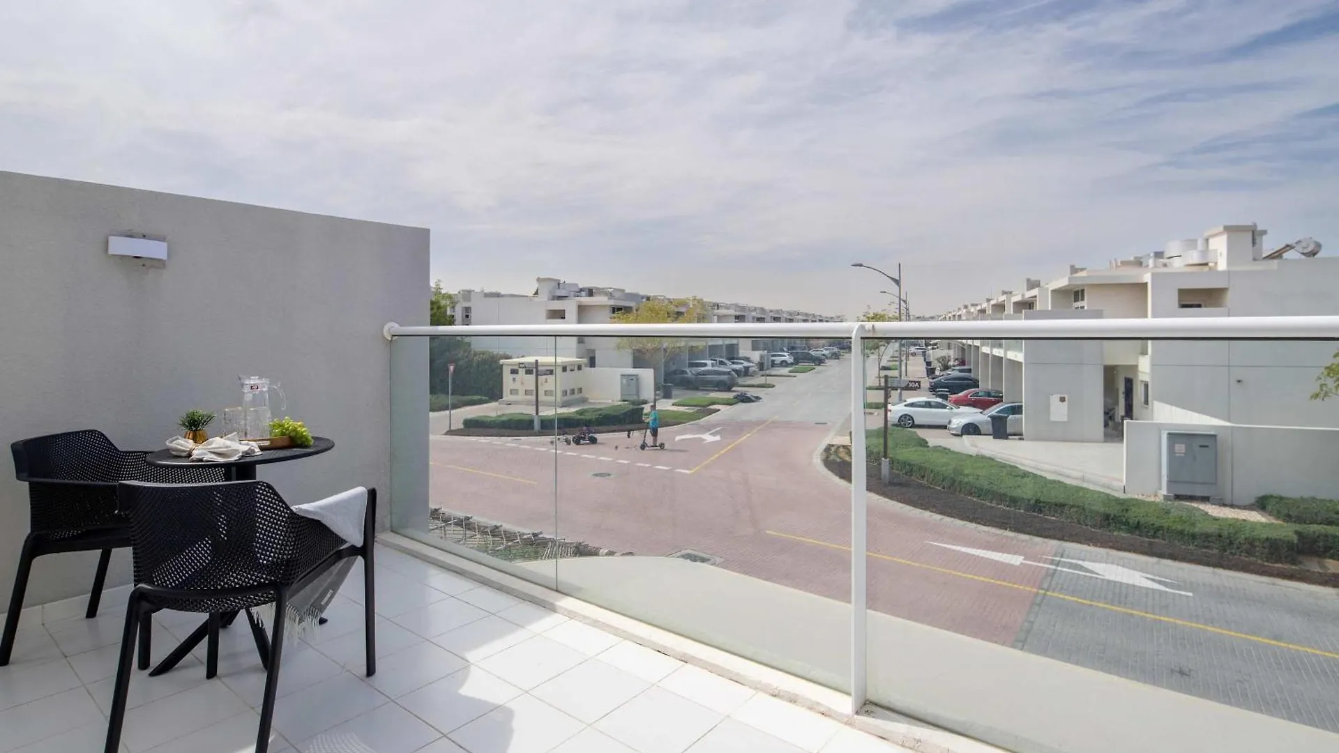 Frank Porter - Albizia Damac Hills 2 Dubai 0*,