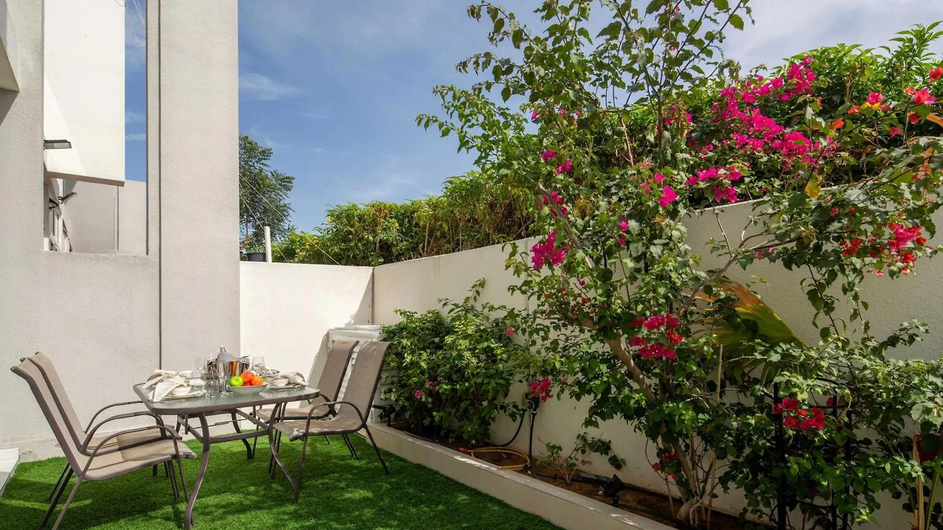 Frank Porter - Albizia Damac Hills 2 Dubai Villa