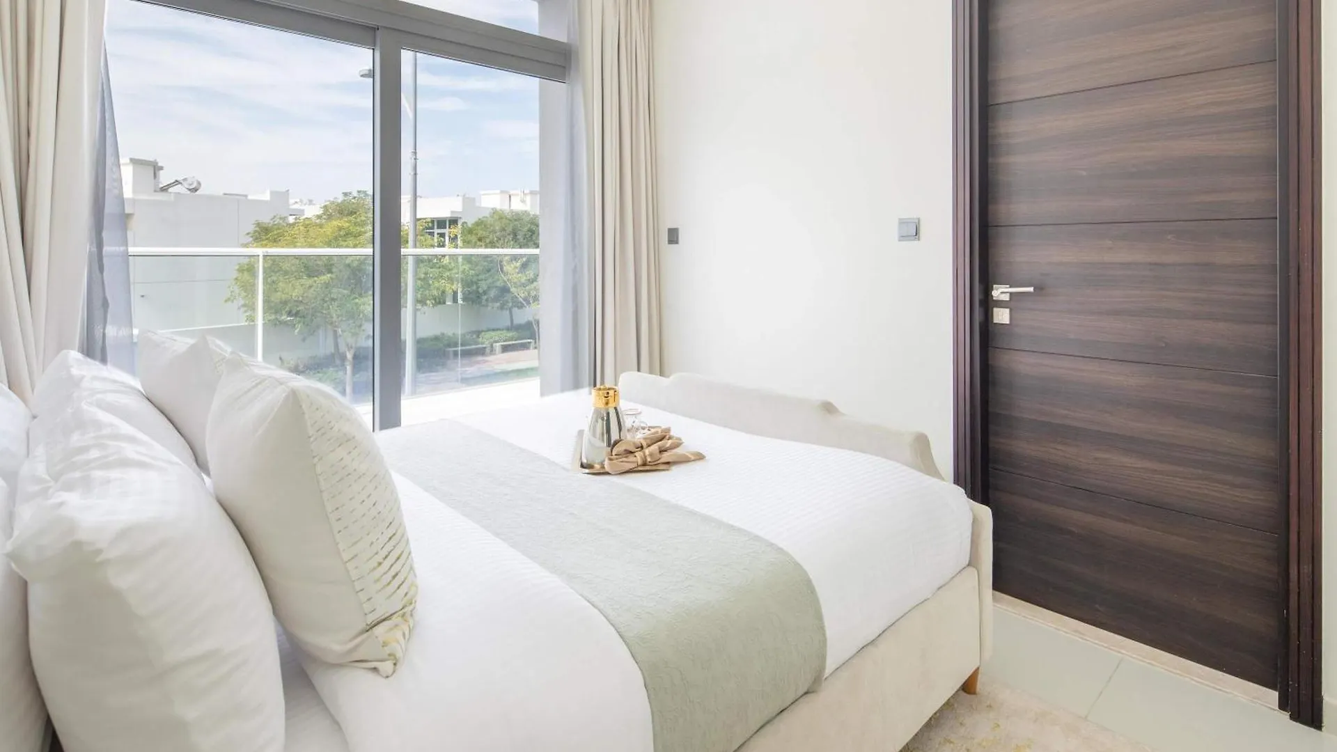 Frank Porter - Albizia Damac Hills 2 Dubai